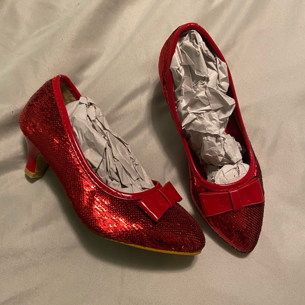Marc Defang Girls size 2 in box red used once